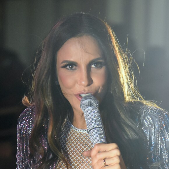 Fora do Carnaval de Salvador pela primeira vez por 24 anos por conta de gravidez, Ivete Sangalo posta foto no Instagram relembrando momentos na festa no primeiro dia de folia na capital baiana: 'Meu #TBT de hoje não podia ser outro! Memórias maravilhosas da maior festa do mundo! Eu amo, aff!!! Ano que vem estamos juntos, viu??'