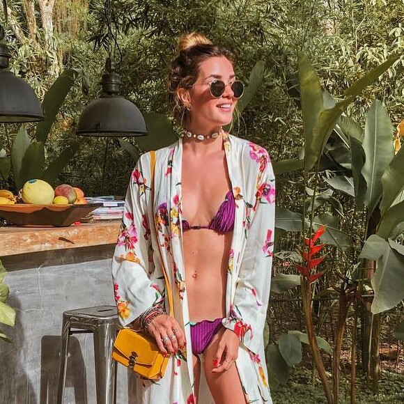 Ex-BBB Aline Gotschalg embarcou para Salvador, onde vai curtir o Carnaval