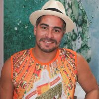 Solteiro, Thiago Martins faz sua aposta para o carnaval: 'Trocar contatinhos'