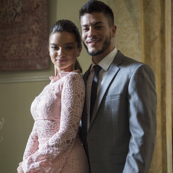 Diego (Arthur Aguiar) se nega a transar com Melissa (Gabriela Mustafá) após o casamento, no capítulo que vai ao ar sábado, dia 24 de fevereiro de 2018, na novela 'O Outro Lado do Paraíso'