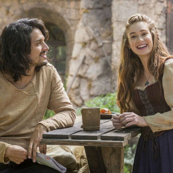 Romulo Estrela é par de Marina Ruy Barbosa na novela 'Deus Salve o Rei'