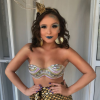 Larissa Manoela usou maquiagem forte e batom azul para curtir bloco: 'Como hoje é carnaval a gente dá uma ousada. O carnaval permite isso'