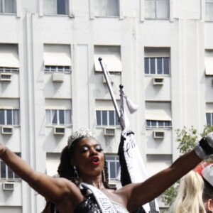 Cris Vianna é Rainha do Centenário do Cordão do Bola Preta, no Rio de Janeiro
