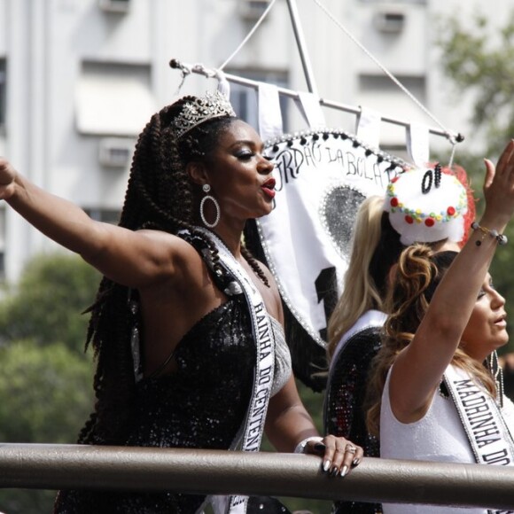 Cris Vianna e Maria Rita desfilam pelo Cordão do Bola Preta, no Rio de Janeiro