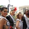 Corte do Cordão do Bola Preta posa no 100º desfile do bloco no Rio de Janeiro