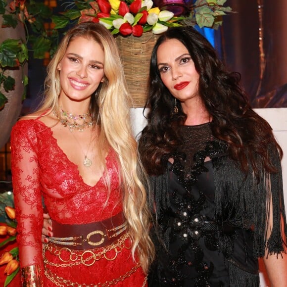 Yasmin e Luiza Brunet no Baile do Copa, realizado no hotel Belmond Copacabana Palace, na Zona Sul do Rio de Janeiro, neste sábado, 10 de fevereiro de 2018