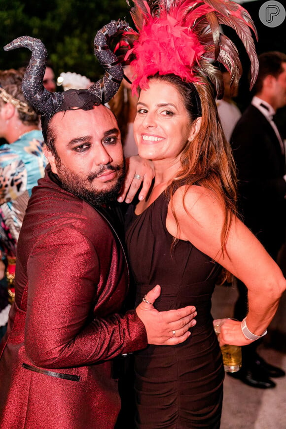 Ale Duprat, stylist das famosas, e Renata Martins no Baile do Copa, realizado no hotel Belmond Copacabana Palace, na Zona Sul do Rio de Janeiro, neste sábado, 10 de fevereiro de 2018