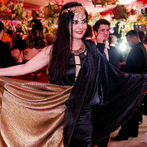 A atriz Leticia Sabatella apostou em uma produção preta e dourada para o Baile do Copa, realizado no hotel Belmond Copacabana Palace, na Zona Sul do Rio de Janeiro, neste sábado, 10 de fevereiro de 2018