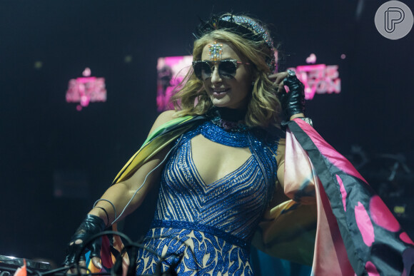 Paris Hilton agitou os foliões do Camarote Salvador