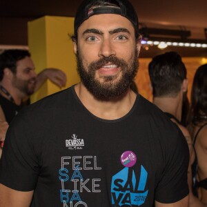 Carlo Porto, de 'Carinha de Anjo', assistiu ao show de Paris Hilton no Camarote Salvador