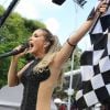 Fantasia de Claudia Leitte foi inspiarada na bandeira de Fórmula 1