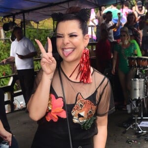 Fernanda Souza é eleita musa do bloco do Rouge