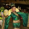 Quitéria Chagas uso quimono estilizado no desfile da Império Serrano