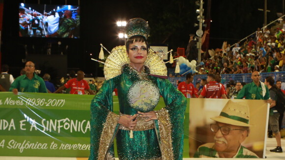 Quitéria Chagas usa quimono estilizado em desfile: 'Mandei medidas por mensagem'