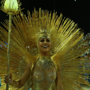 Sabrina Sato brilhou à frente da bateria da Vila Isabel