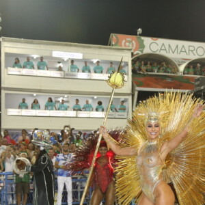 Sabrina Sato teve a companhia de Dandara de Oliveira como princesa da Vila Isabel