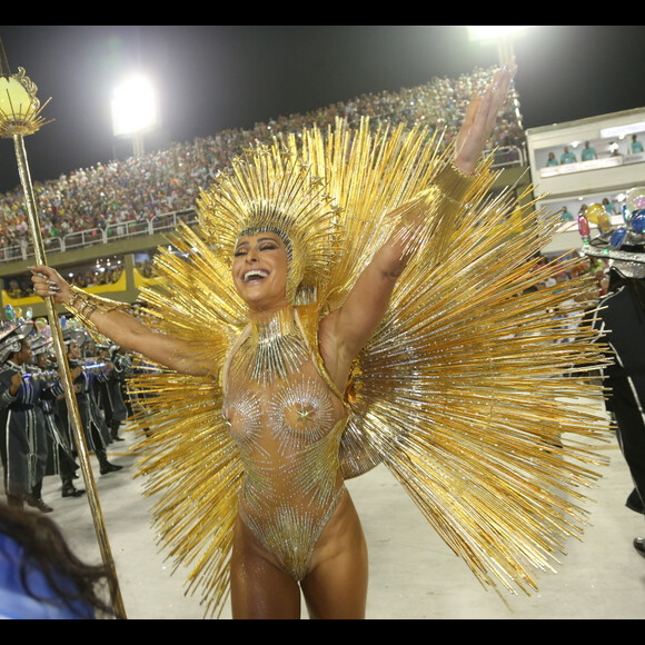 Sabrina Sato representou a luz da inspiração à frente da bateria da Vila Isabel