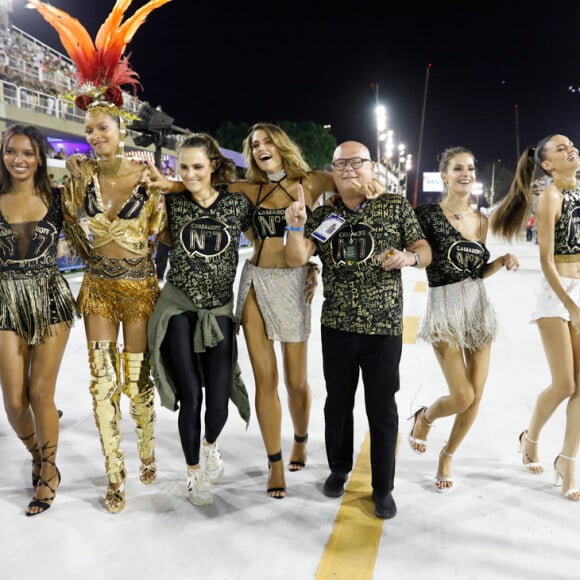 Laís Ribeiro, Adriana Lima, Carol Franceschini, Jasmine Tookes e Bárbara Fialho se divertiram no Carnaval do Rio