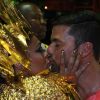 Juliana Paes trocou beijos com o marido, Carlos Eduardo Baptista, na concentração da Grande Rio, na madrugada desta segunda-feira, 12 de fevereiro de 2018