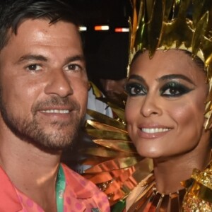 Marido de Juliana, Carlos Eduardo Baptista garantiu ao Purepeople não ter interferido na fantasia da mulher