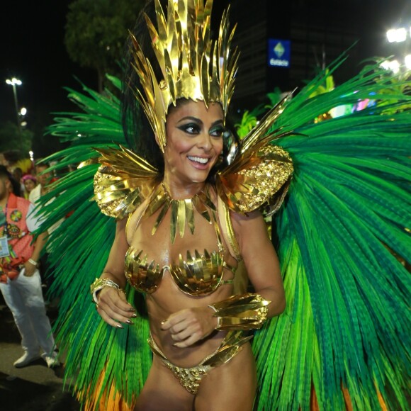 'É uma crina de cavalo!', conta Juliana Paes sobre o cabelo usado na Grande Rio