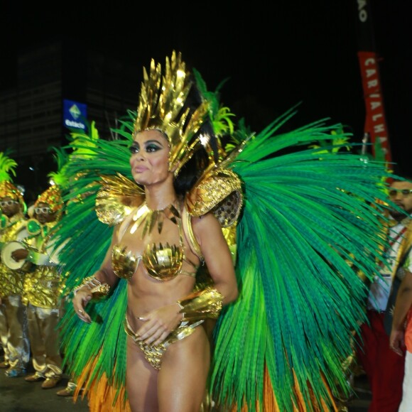 A fantasia valorizou a silhueta definida de Juliana Paes