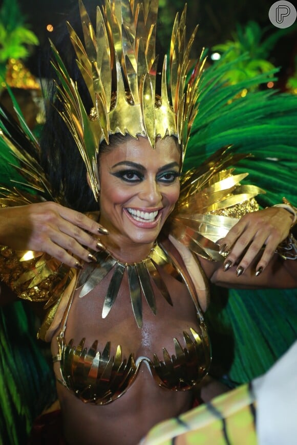 Juliana Paes apostou em uma maquiagem verde e preta