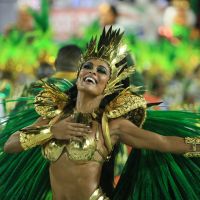 Rainha da Grande Rio, Juliana Paes desfila com mais de 1m de cabelo: 'Crina'