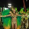 Juliana Paes momentos antes de evoluir na avenida demonstrou estar emocionada de voltar para a Sapucaí no Carnaval como rainha de bateria