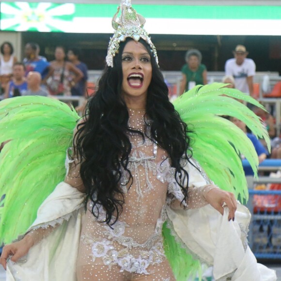 Silvero Pereira desfilou montado no desfile da Mocidade, na Sapucaí, nesta segunda-feira, 12 de fevereiro de 2018