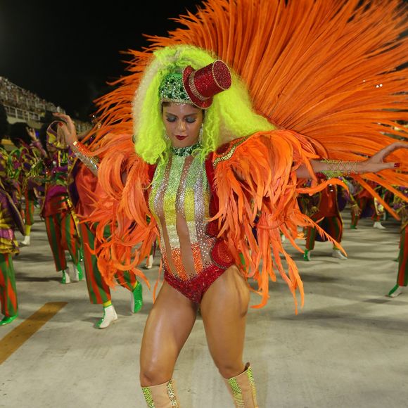'Acabou Réveillon eu já entro na dieta para o Carnaval. Esse ano foi mais puxado porque o Carnaval entrou mais cedo', admitiu Julianne Trevisol
