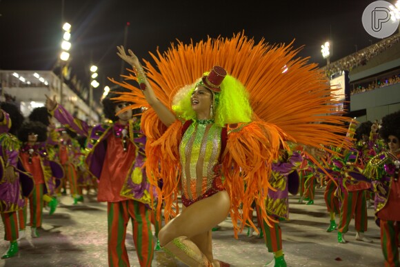 Julianne Trevisol se inspirou em Elke Maravilha no desfile da Grande Rio