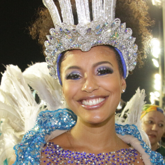 Sheron Menezzes cricou canal no Youtube para dividir experiência da maternidade