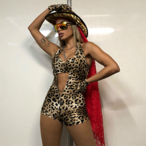 Anitta usa look inspirado em clipe para show no interior de SP nesta segunda-feiram dia 12 de fevereiro de 2018