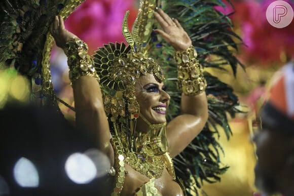 Viviane Araujo, rainha de bateria do Salgueiro, exaltou a força da mulher durante o desfile: 'Muito feliz com a minha fantasia'