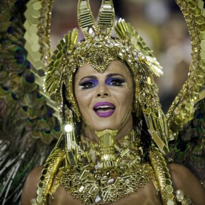 Viviane Araujo mostrou a força da mulher à frente da bateria do Salgueiro no Carnaval 2018