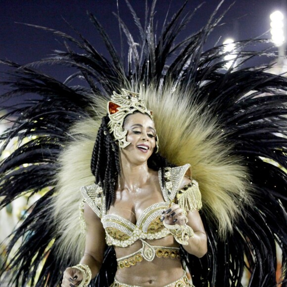 Flávia Lyra fez sua estreia à frente dos ritmistas da Imperatriz Leopoldinense no desfile da escola na madrugada desta terça-feira, 13 de fevereiro de 2018