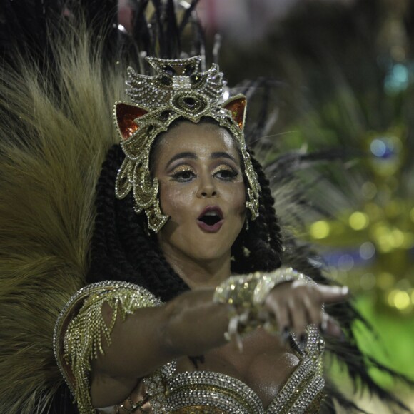 Flávia Lyra fez sua estreia à frente dos ritmistas da Imperatriz Leopoldinense no desfile da escola na madrugada desta terça-feira, 13 de fevereiro de 2018