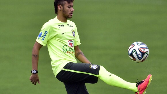 Neymar vê vídeos de jogadores famosos para copiar dribles: 'Questão de prática'