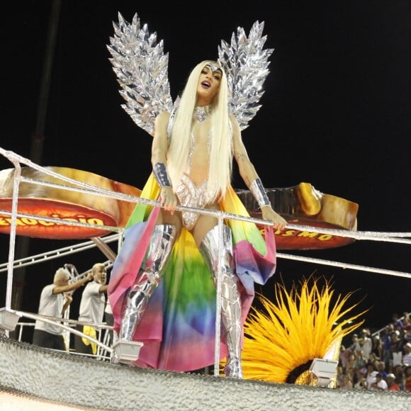 Pabllo Vittar foi destaque no desfile da Beija-Flor na Marquês de Sapucaí