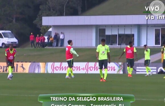 Neymar sente dores durante treino da Seleção Brasilera