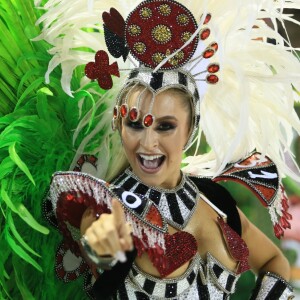 Carla Diaz foi musa do Carnaval da Grande Rio em 2018