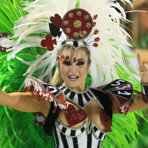 Carla Diaz deu apoio à Grande Rio: 'Nunca vi a família Grande Rio tão unida... Essa família que mostrou que a esperança está acima de tudo. Uma esperança que levaremos para o resto do ano e para o próximo carnaval!'