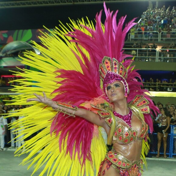 'Ahhh, minha Grande Rio, meu coração está apertadinho aqui. Mas essa escola é feita de raça, amor e fé, então agora é rumo a 2019!', disse Thaila Ayala ao saber de rebaixamento da escola de samba de Duque de Caxias