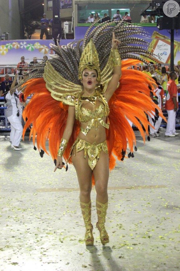 Paloma Bernardi, que já foi rainha de bateria da Grande Rio e, em 2018, desfilou com a diretoria, lamentou o rebaixamento usando uma carinha triste com as cores da escola de samba em seu Instagram Stories