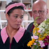 Franciely (Carol Loback) recebe buquê de flores de Silvestre (Blota Filho), mas acredita ter sido entregue por Ribeiro (Carlos Mariano), no capítulo que vai ao ar quinta-feira, dia 22 de fevereiro de 2018, na novela 'Carinha de Anjo'