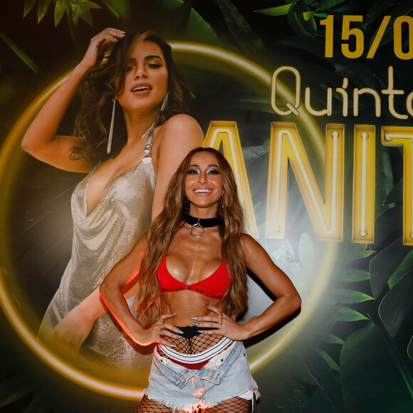 Sabrina Sato prestigiou Anitta em show no Camarote Nº 1, na noite desta quinta-feira, 15 de fevereiro de 2018