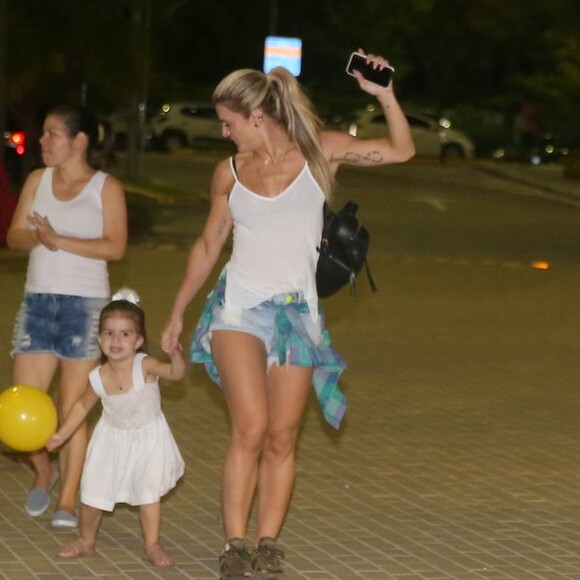 Ceará, marido de Mirella Santos e pai de Valentina, filmou a família chegando ao circo