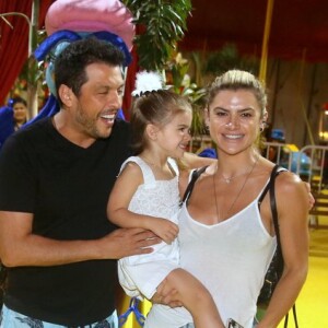 Ceará e Mirella Santos levaram a filha, Valentina, ao circo
