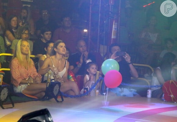 Filha de Ceará e Mirella Santos, Valentina acompanhou cada momento do show no circo